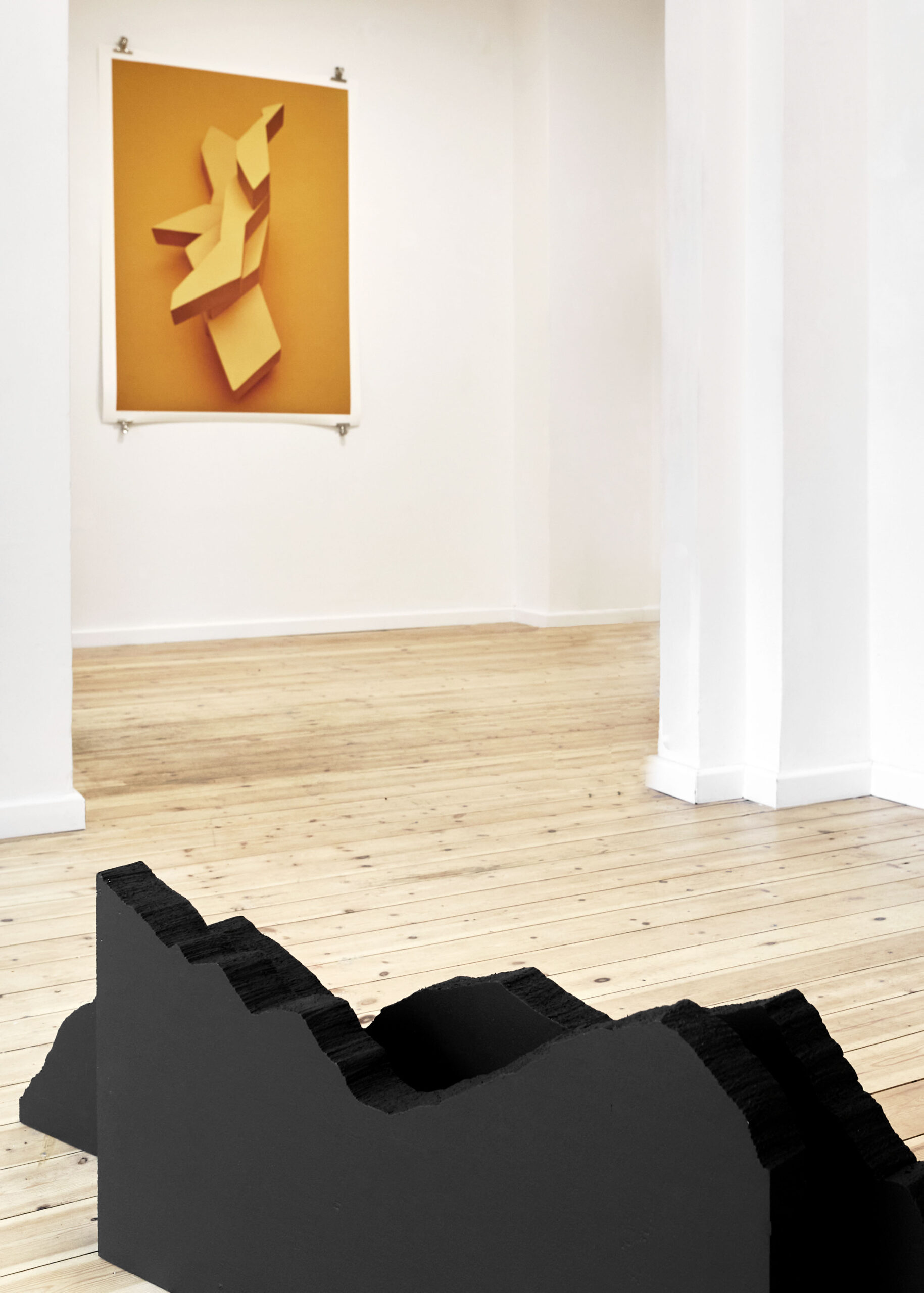 installation view of forms exhibition at kunst im quartier, hamburg, october 2023, featuring a large-scale photographic work by vianca reinig alongside geometric wall-based works and a sculptural element.